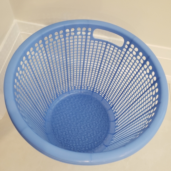 Plastic blue bin/ basket/ container/ garbage - Picture 4 of 5